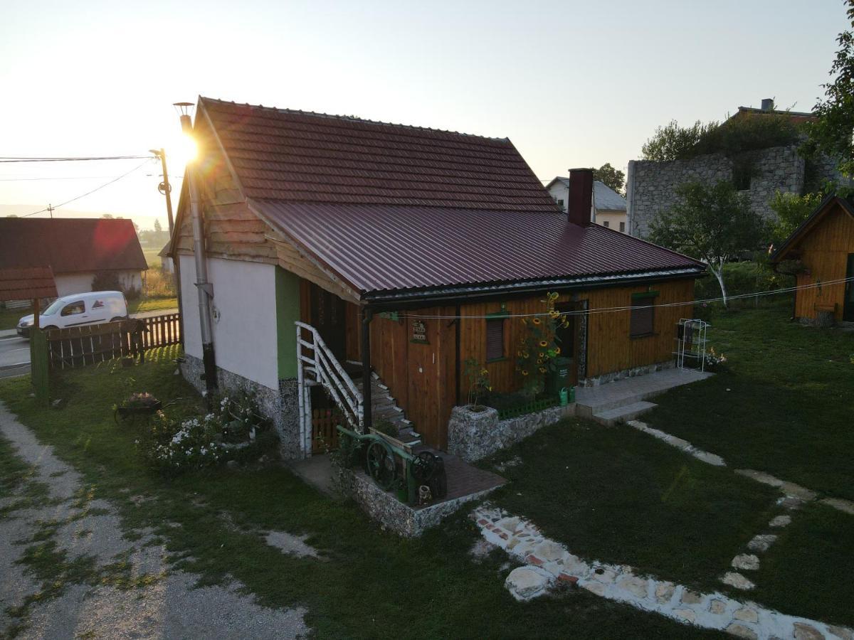 Ivona - Kuca Za Odmor Perusic - Stara Lika Apartment Bagian luar foto