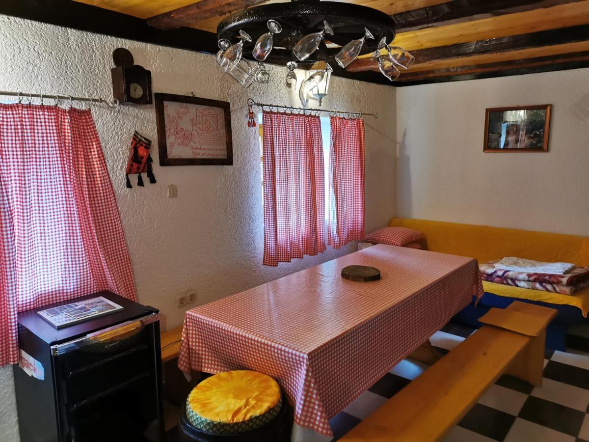 Ivona - Kuca Za Odmor Perusic - Stara Lika Apartment Bagian luar foto