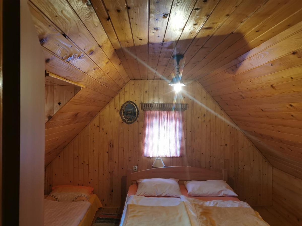Ivona - Kuca Za Odmor Perusic - Stara Lika Apartment Bagian luar foto