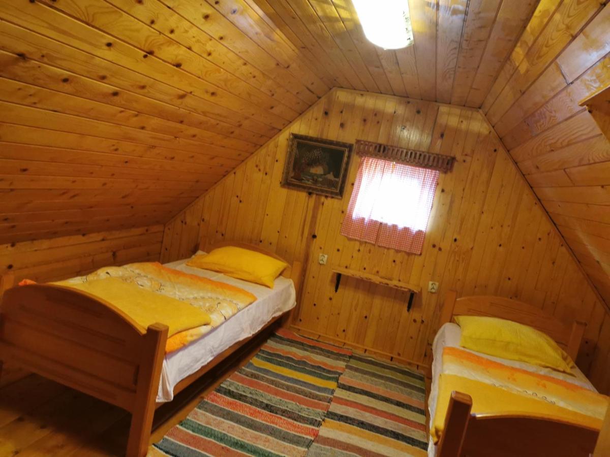 Ivona - Kuca Za Odmor Perusic - Stara Lika Apartment Bagian luar foto