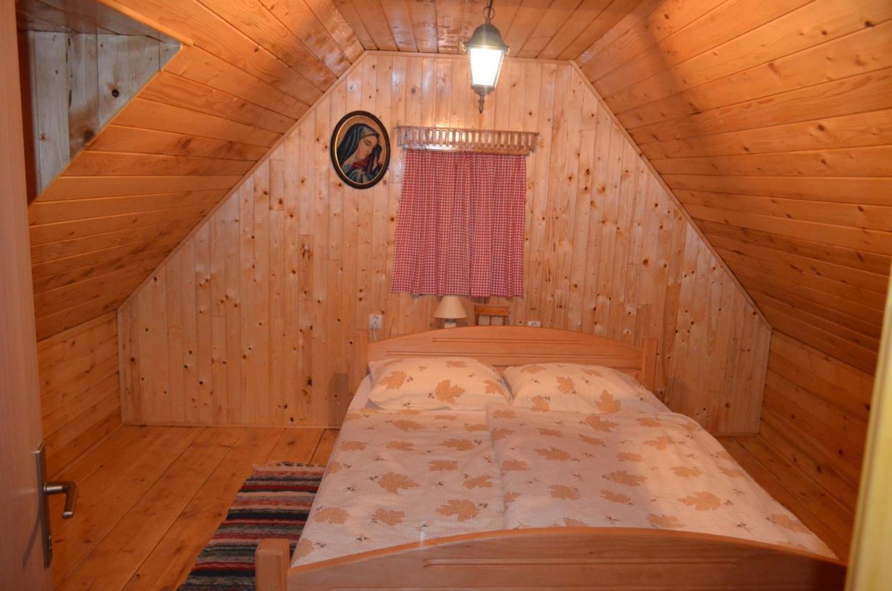 Ivona - Kuca Za Odmor Perusic - Stara Lika Apartment Bagian luar foto