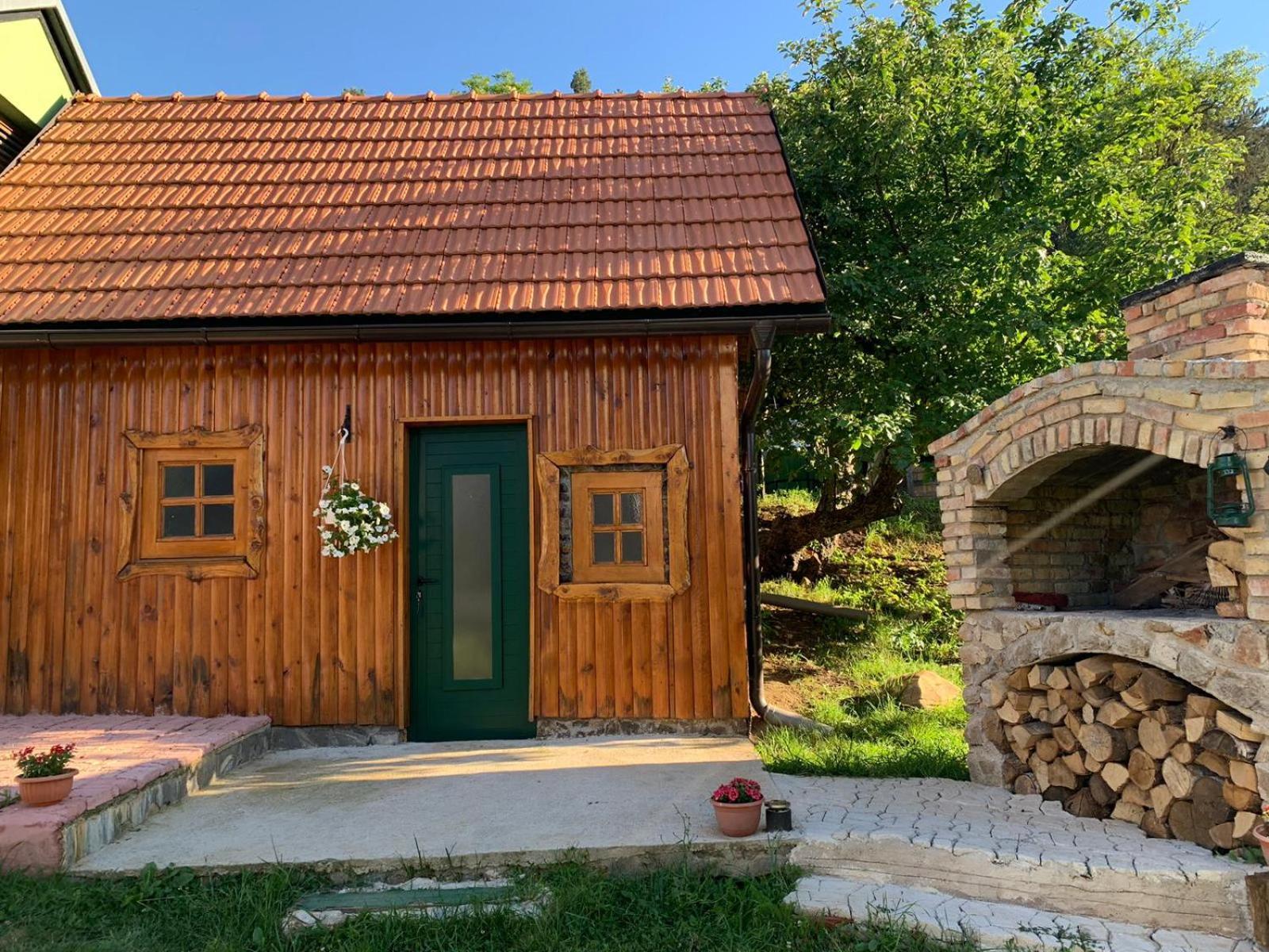 Ivona - Kuca Za Odmor Perusic - Stara Lika Apartment Bagian luar foto