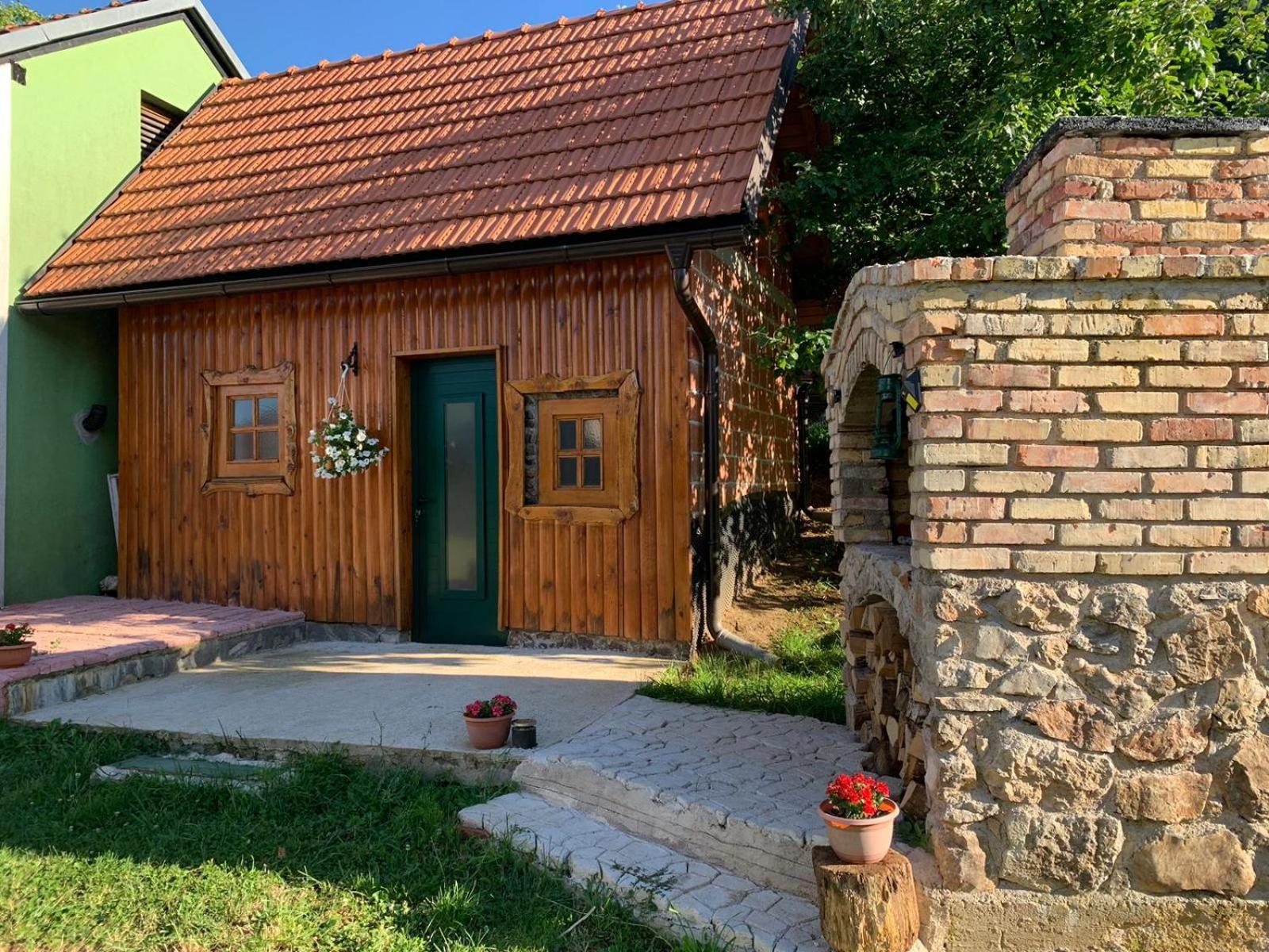 Ivona - Kuca Za Odmor Perusic - Stara Lika Apartment Bagian luar foto