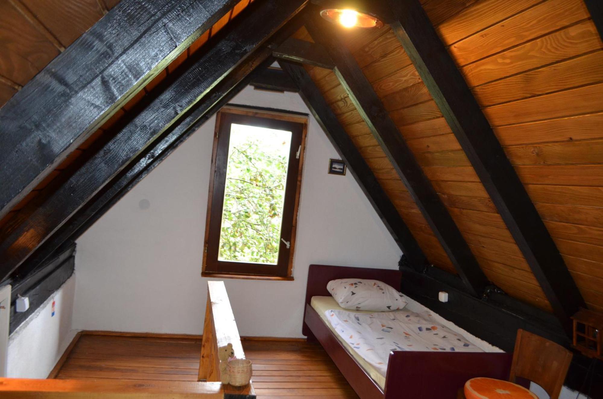 Ivona - Kuca Za Odmor Perusic - Stara Lika Apartment Bagian luar foto